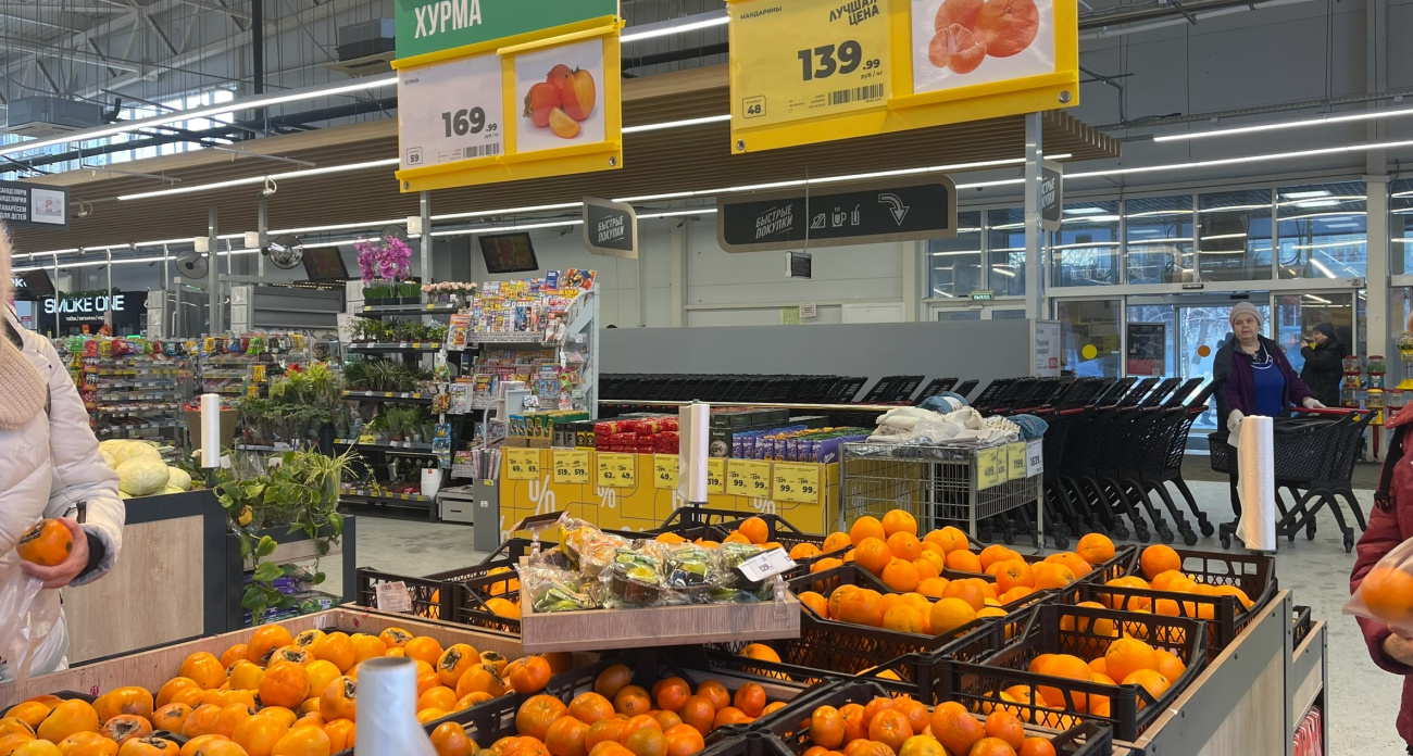 Светофор снова снижает цены: мясо по 221 рублю, ковры за полцены и сотейник, который разберут за час