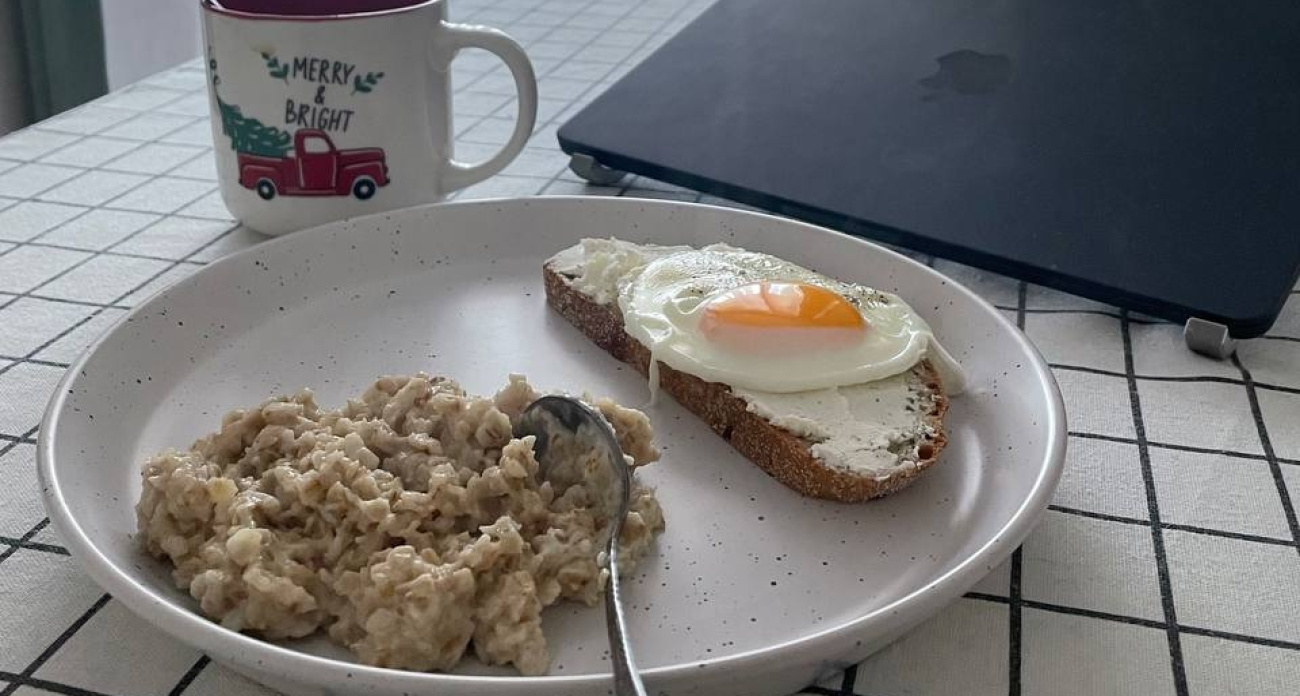 Больше не будет вялого утра: 4 продукта для завтрака, которые выбирают люди с идеальным пищеварением