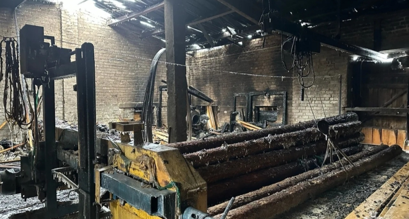 В Гаврилов-Ямском районе во время пожара на лесопилке пострадал мужчина