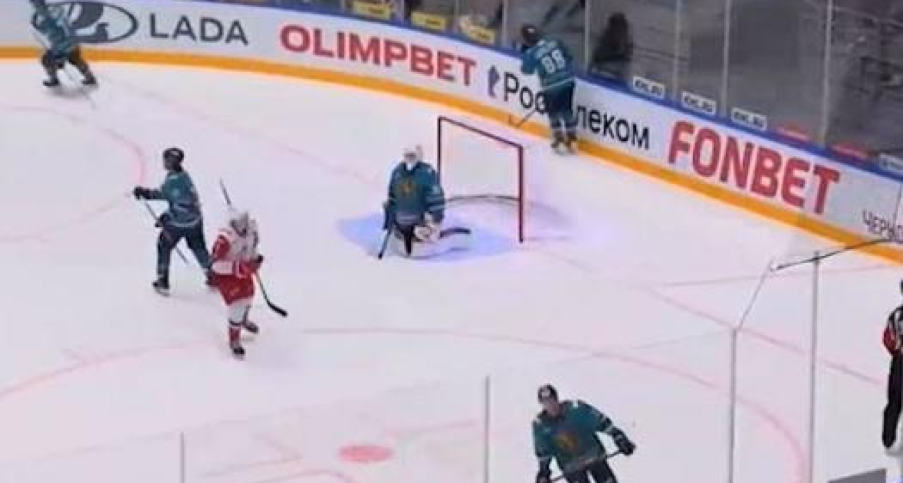 «Важная победа после обидного поражения»: Хартли о том, как Каюмов в свой день рождения принес «Локомотиву» победу за 45 секунд овертайма