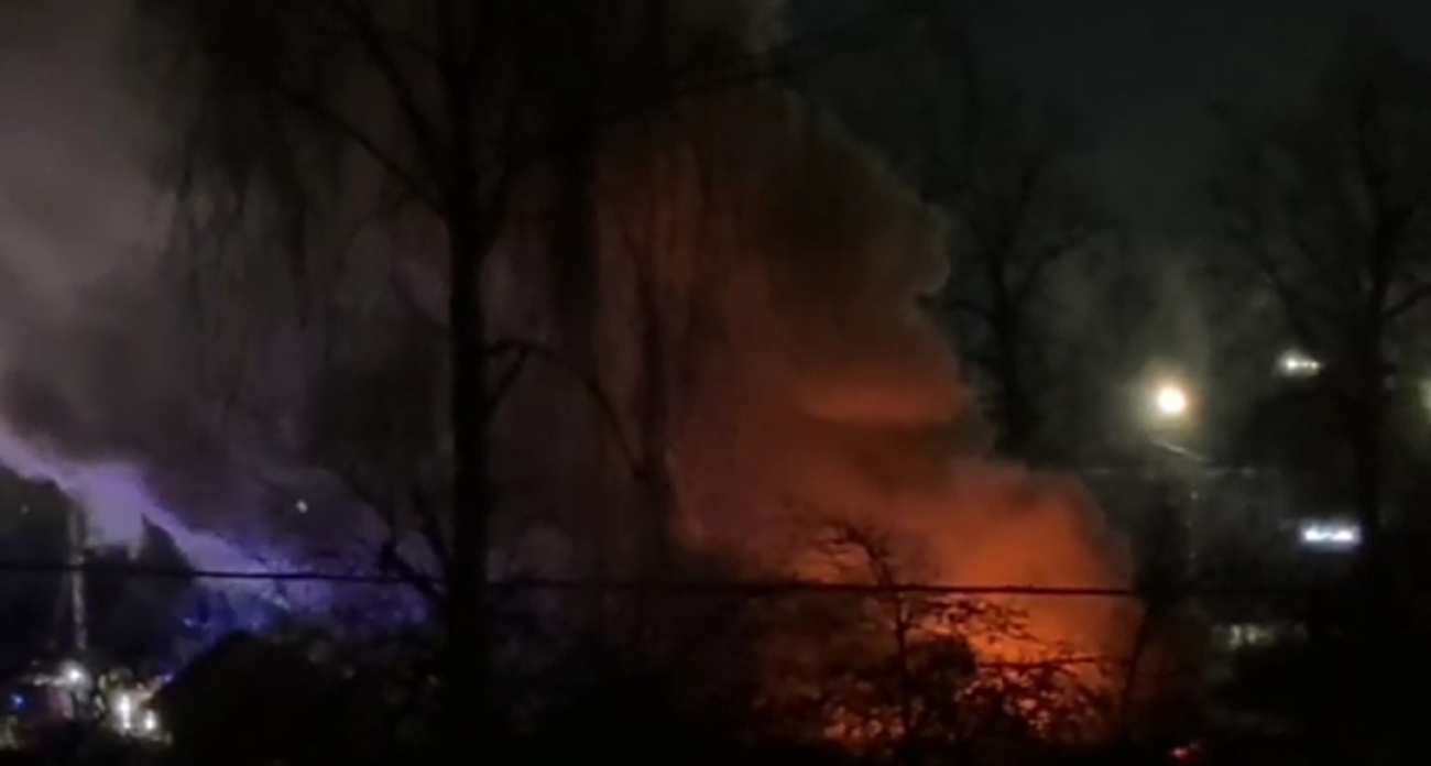 В Ярославском районе ночью загорелась баня 