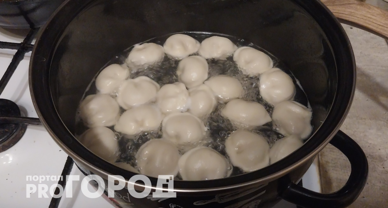 Лью стакан ледяной воды при варке пельменей: физика играет на руку – получается лучше  