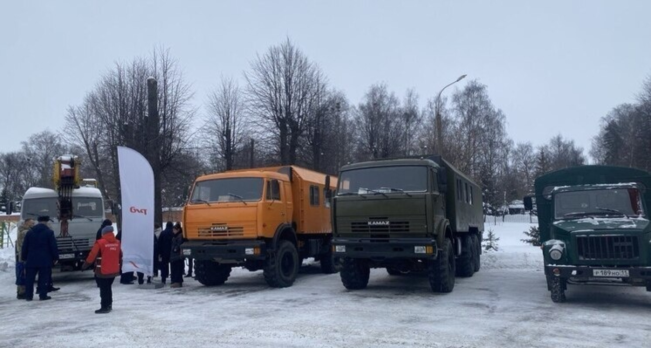 Ярославские железнодорожники отправили десять машин на СВО