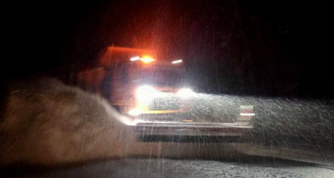 Снегопад атакует Ярославскую область: три сотни машин на спасении трасс