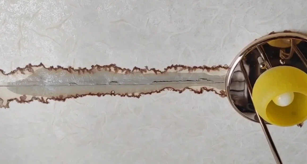 "После капремонта жить невозможно!" — крыша ярославского дома протекает даже зимой