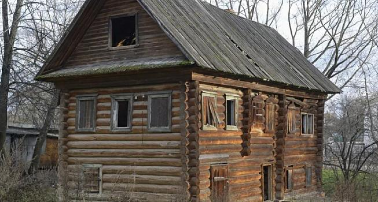 Триста лет истории по цене комнаты: в Угличе продают старейший деревянный дом-памятник за 1,68 миллиона