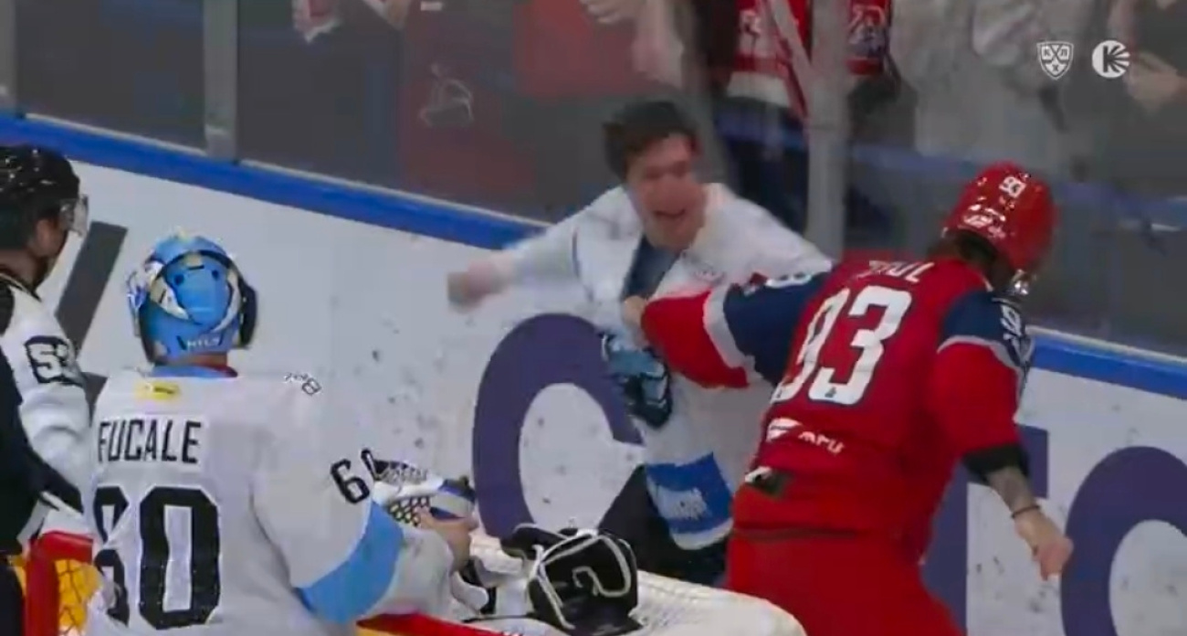 Видео драки в матче «Локомотива» и минского «Динамо» стало самым обсуждаемым событием в соцсетях КХЛ 