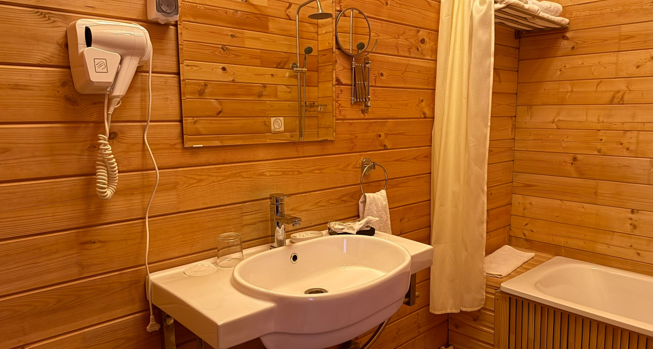 Полотенцесушитель больше не в моде: в 2026 году ванные комнаты будут обогревать по-новому — об этом молчат мастера