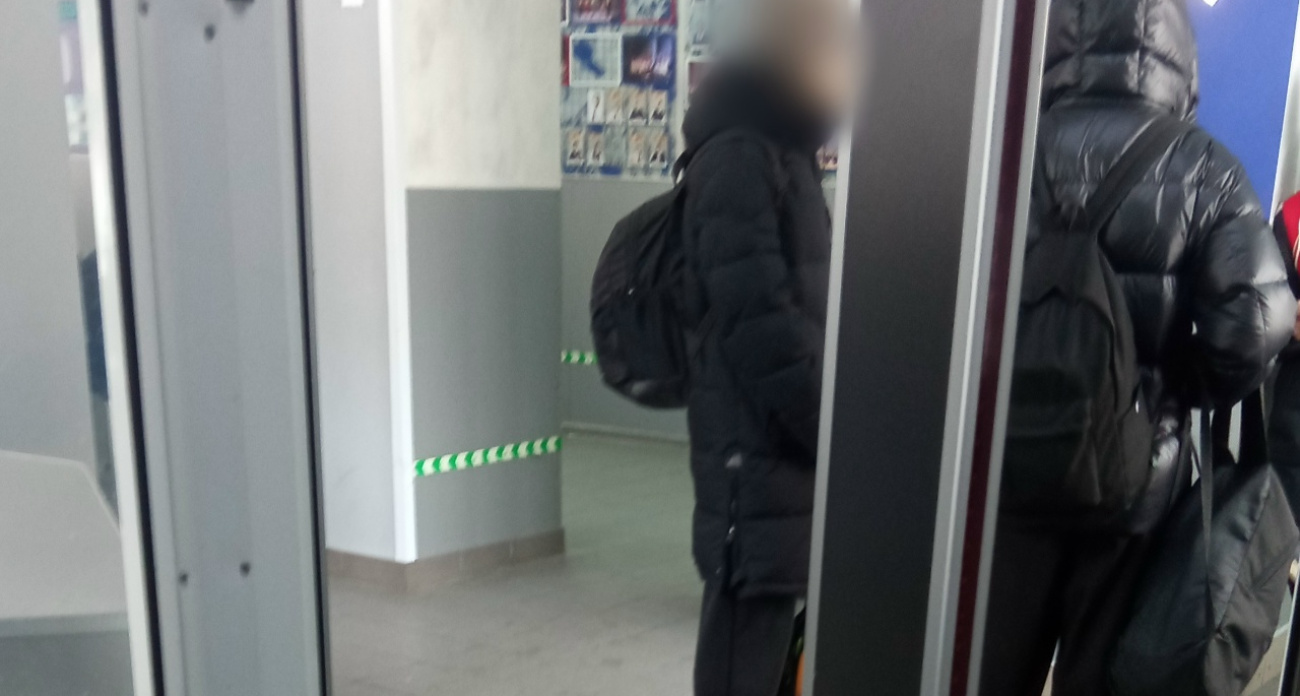 Камеры и металлоискатели:  как устроена охрана в школах Ярославля