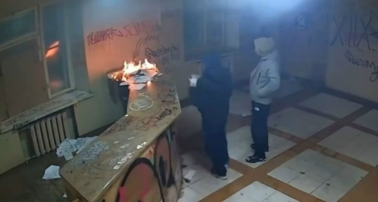 В Ярославле разыскивают вандалов-поджигателей