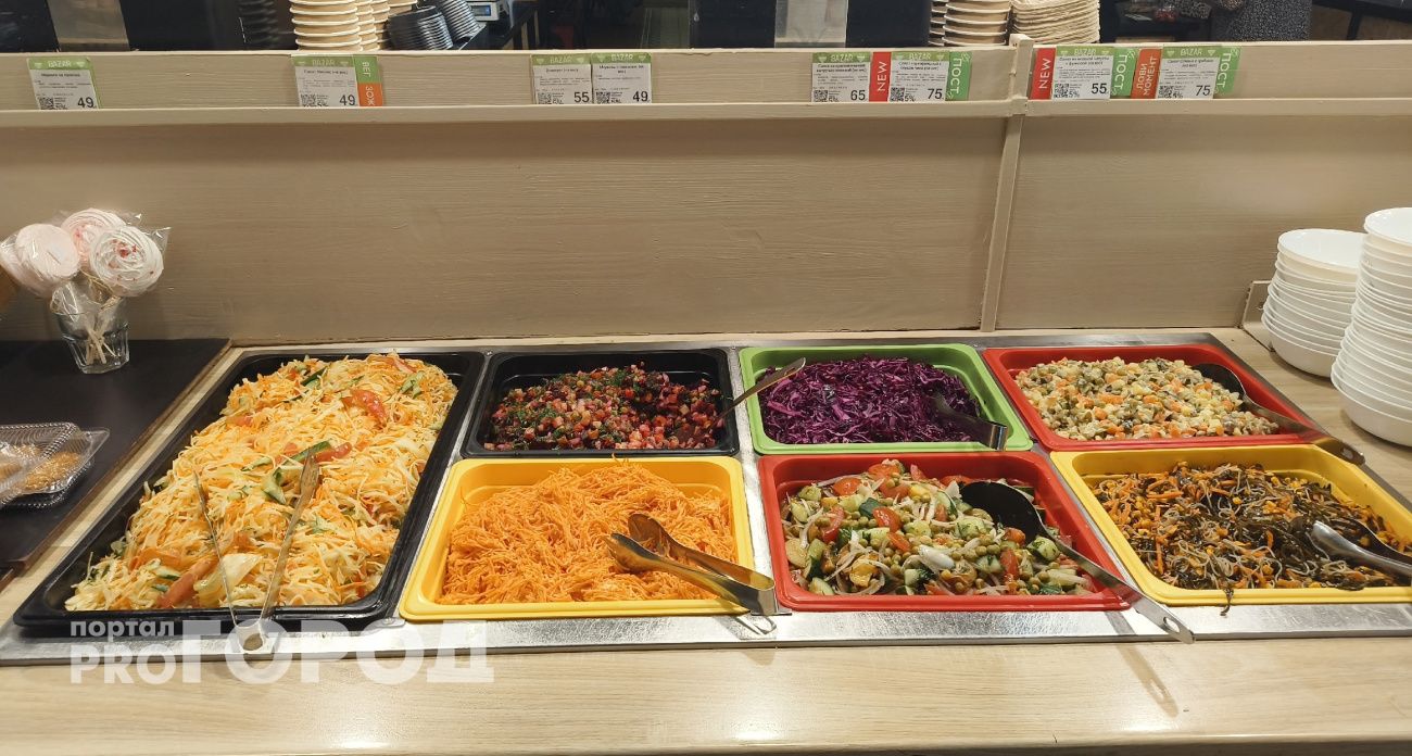 Что предлагают ярославские столовые в пост: борщ с черносливом, оливье с грибами, фалафель