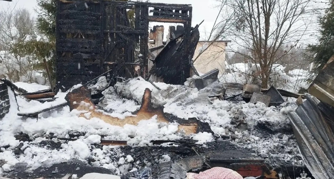 Пожарные более четырёх часов тушили огонь в Большесельском округе