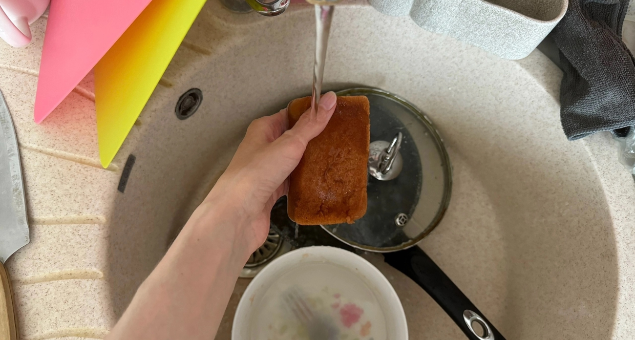 Уже 5 лет не покупаю моющее средство: мою посуду содой и уксусом – работает лучше