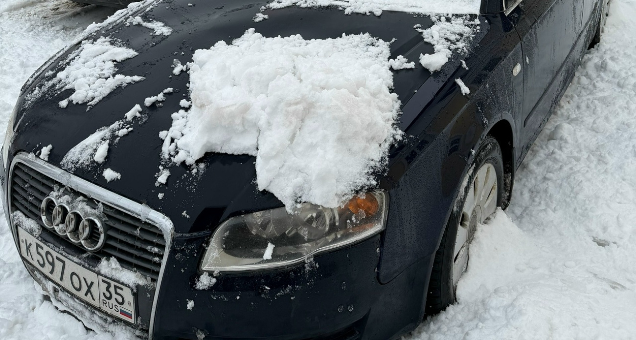 В Рыбинске машину туристов из Череповца завалило снегом 