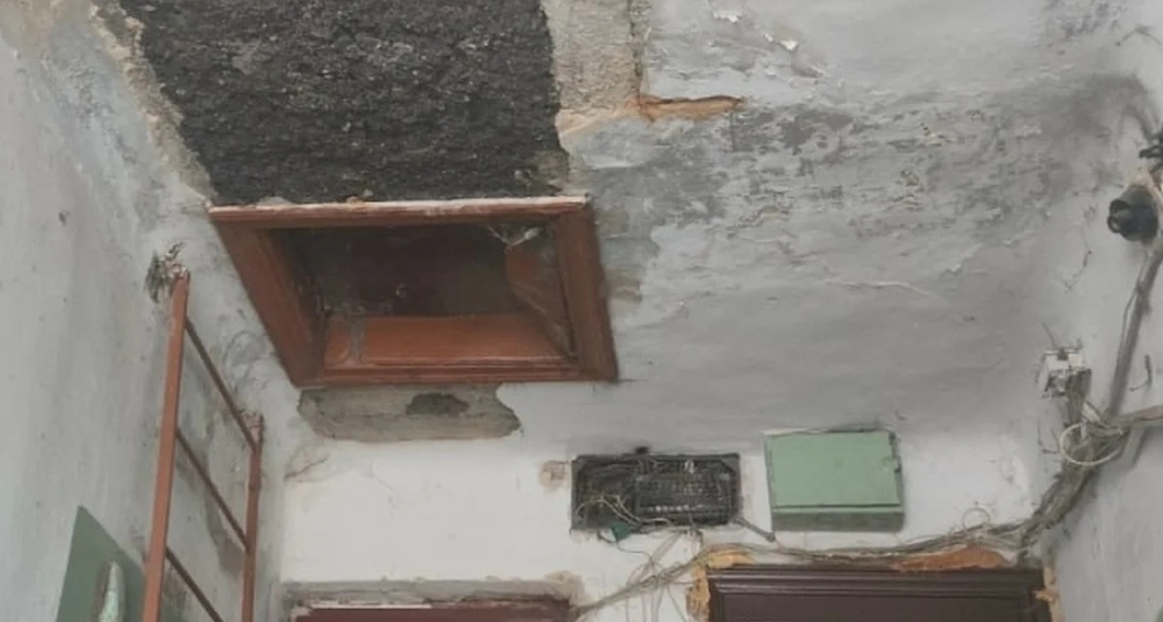 Люди живут на руинах: СК берёт под контроль аварийный дом в Ярославле 