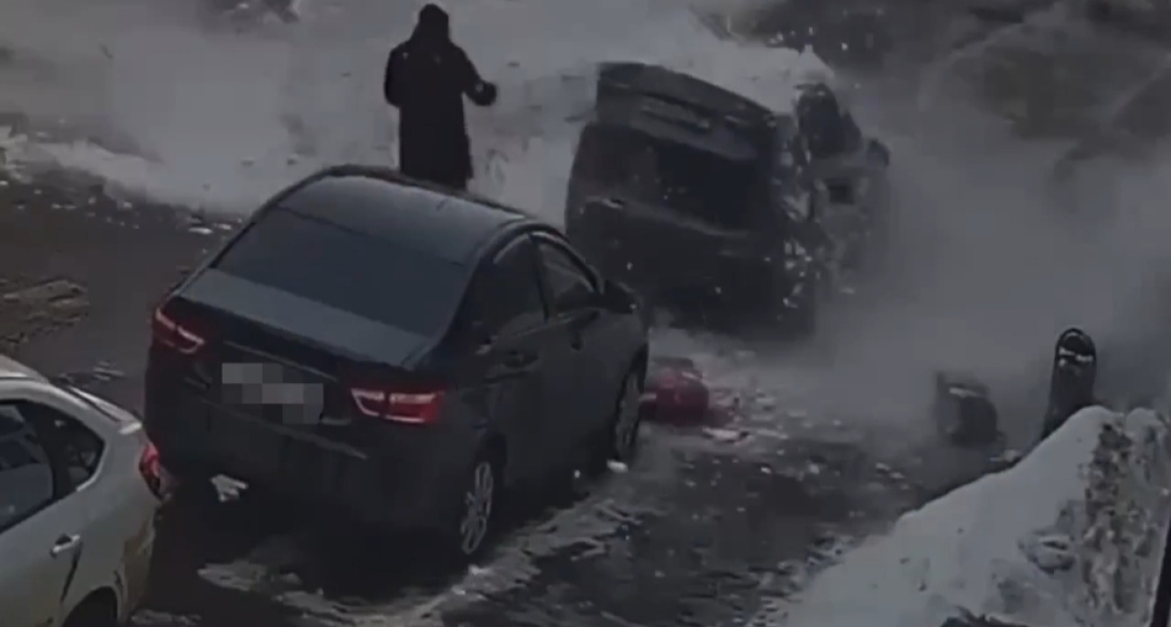 Прокуратура проверит падения снега в Карачихе