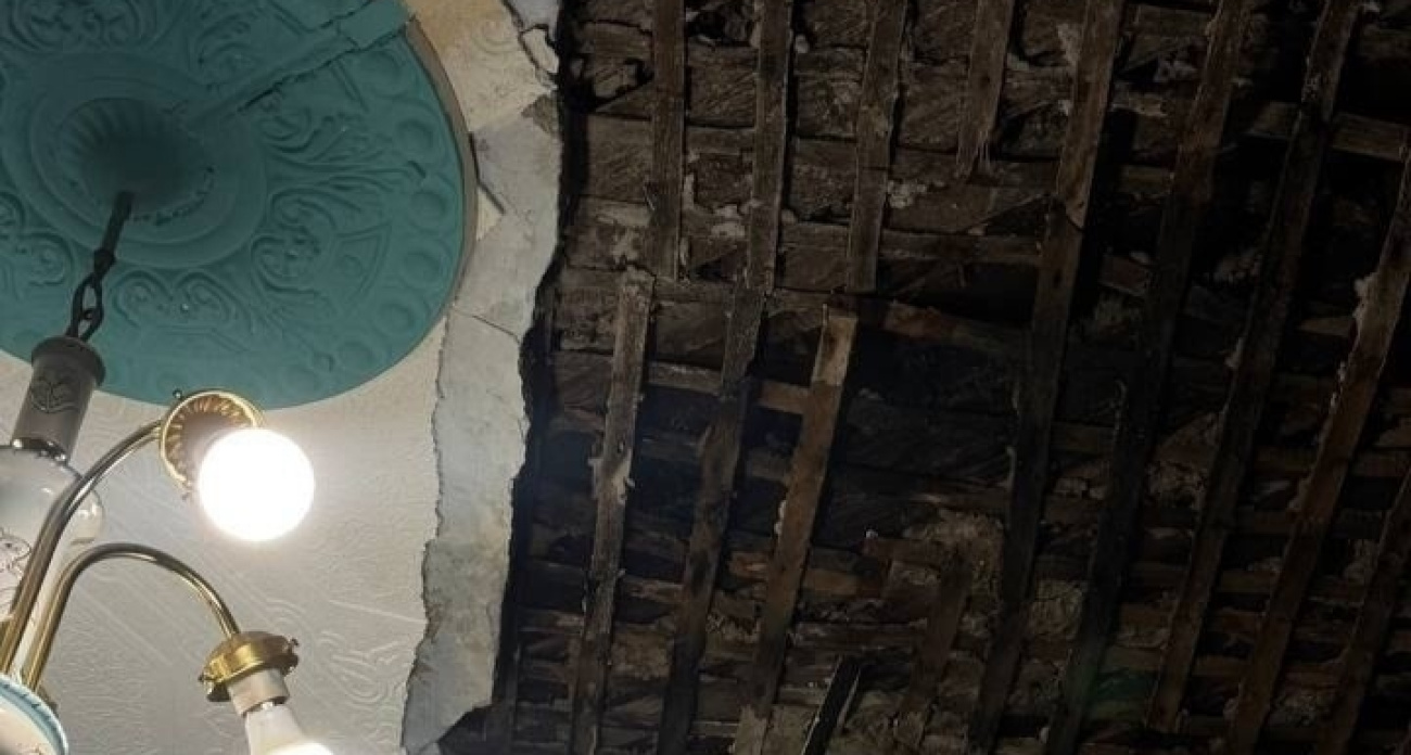 Во Фрунзенском районе Ярославля у жительницы рухнул потолок