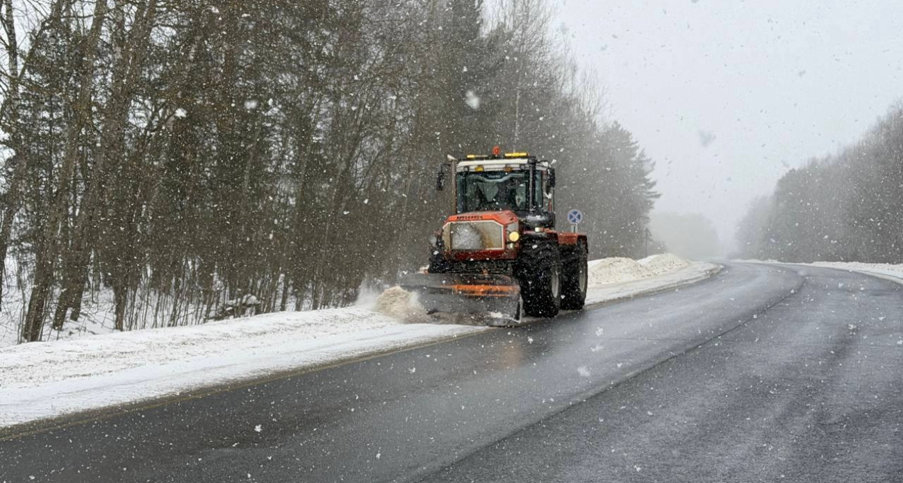 Ярославские дорожники устраняют последствия снегопада
