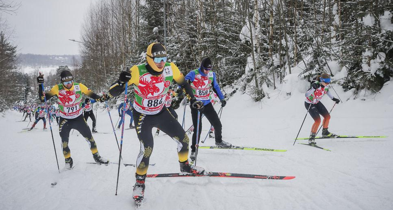 Лыжник упал без сознания на 50-километровке — его спасли три героя