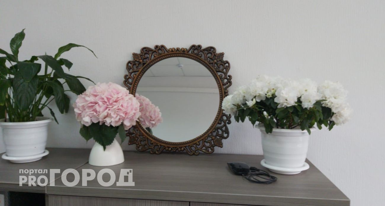 Газеты не выбрасываю, а мою зеркала с помощью обрезков - сияют даже без средства 