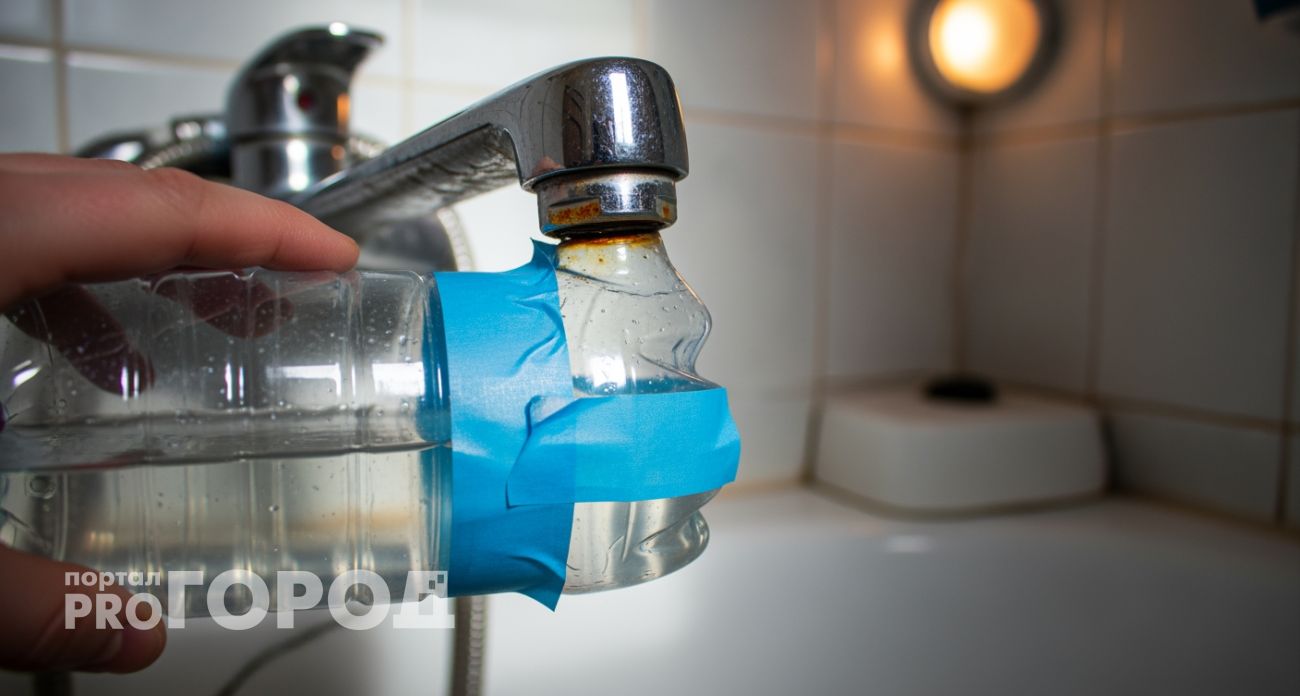 Старый трюк с обычной бутылкой растворяет въевшуюся ржавчину быстрее дорогих средств