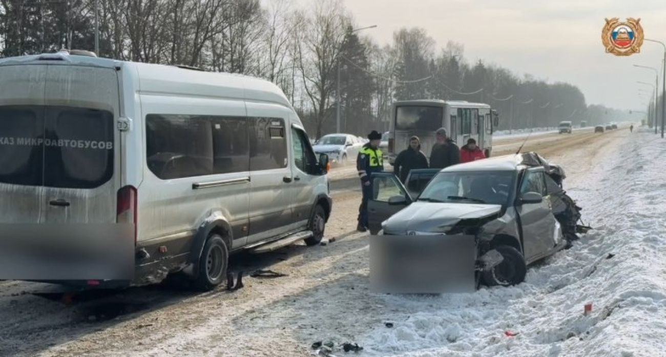 В тройном ДТП в Ярославской области погиб водитель