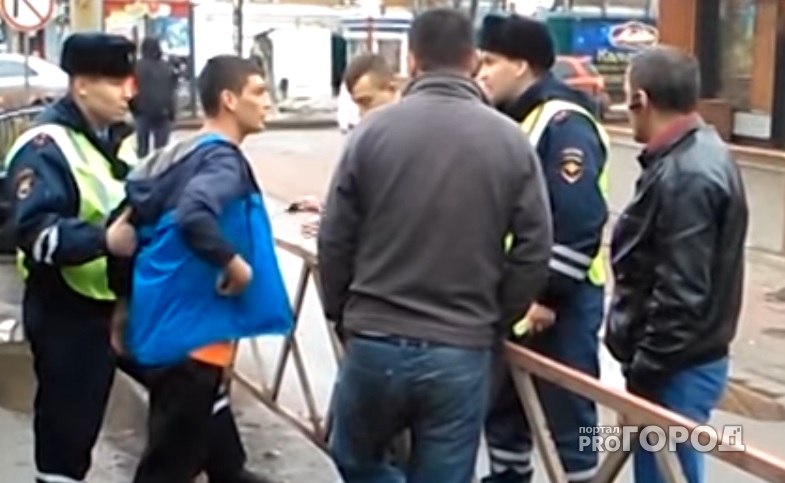 В Ярославле пьяный пассажир отказался платить и ударил в лицо водителя маршрутки: видео