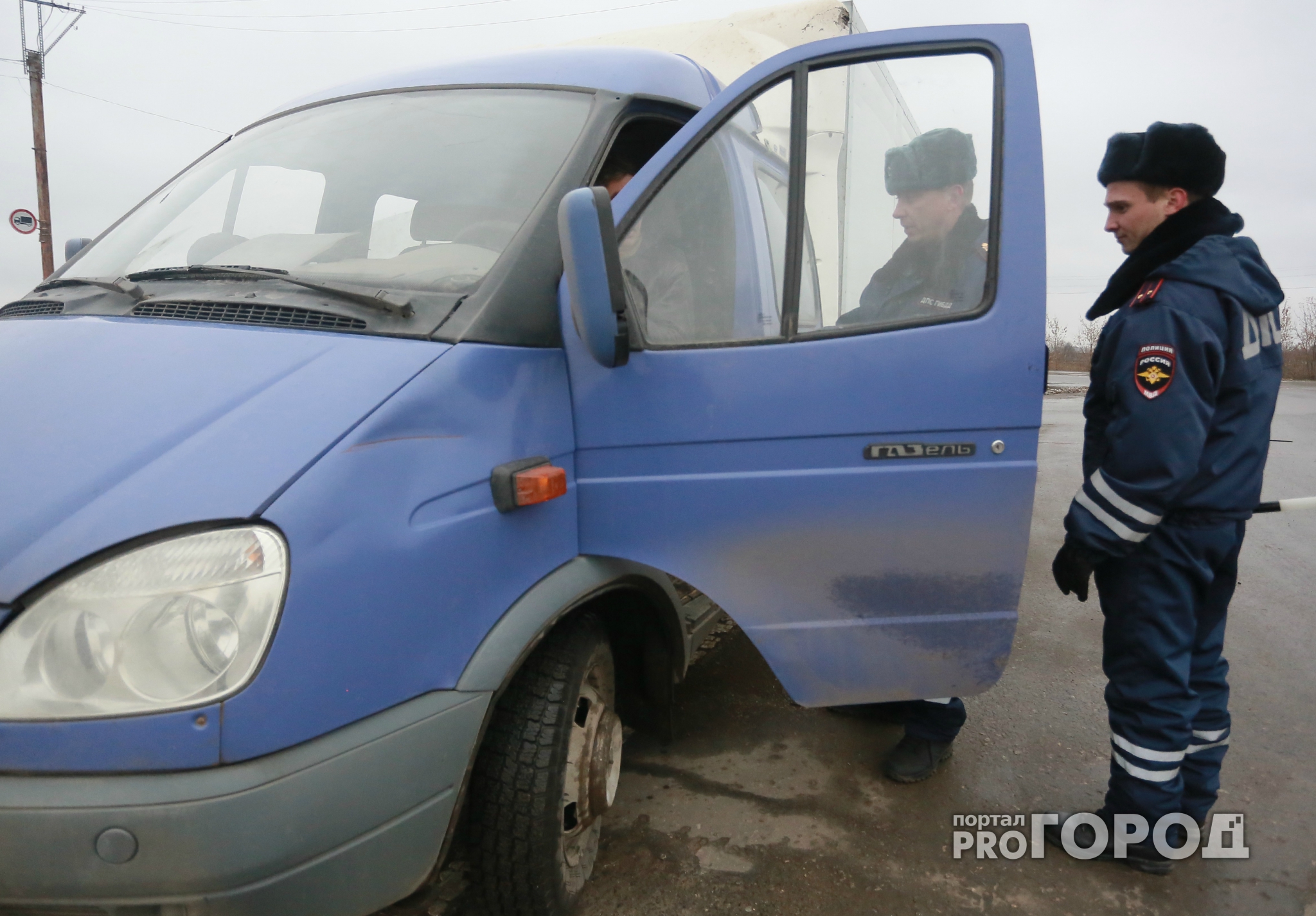 В Ярославле сотрудники ГИБДД помогли мужчине у которого в мясорубке оторвало палец