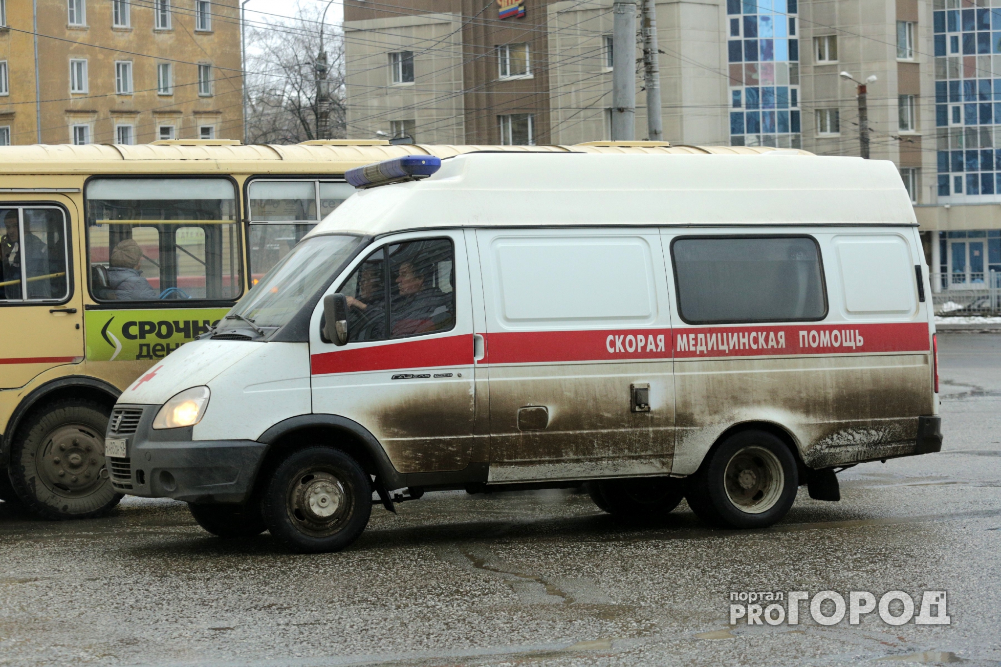 Денег нет, но ты держись: водитель грузовика в Ярославле сбил женщину и уехал