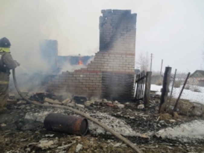 В утреннем пожаре под Ярославлем сгорел мужчина