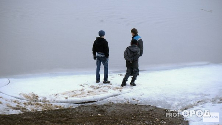 В парке «Нефтяник» случайный прохожий спас мальчика, провалившегося под лед