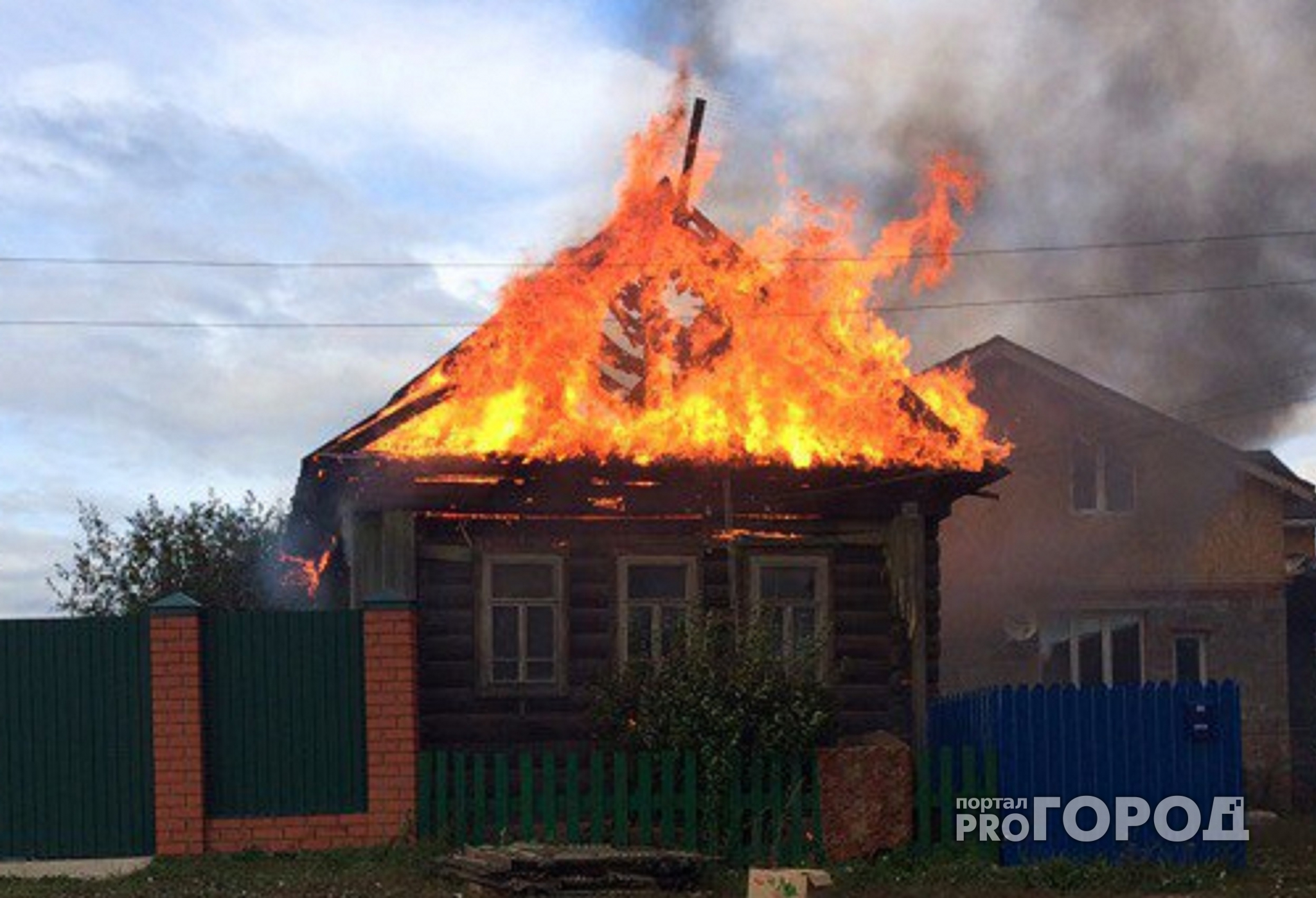 Пожар под Ярославлем превратил человека в угли