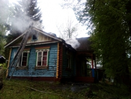 Из-за ночного пожара в детском лагере под Ярославлем эвакуировали 226 человек