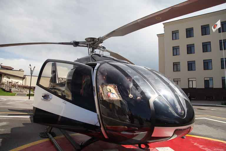 Над Ярославлем пролетел вертолет с иконами на борту