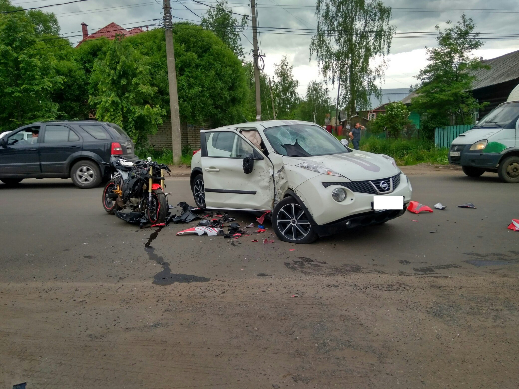 В Ярославле мотоциклист влетел в иномарку