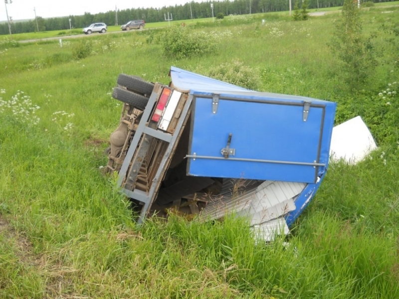 В Ярославской области под колеса трактора попала "Газель"