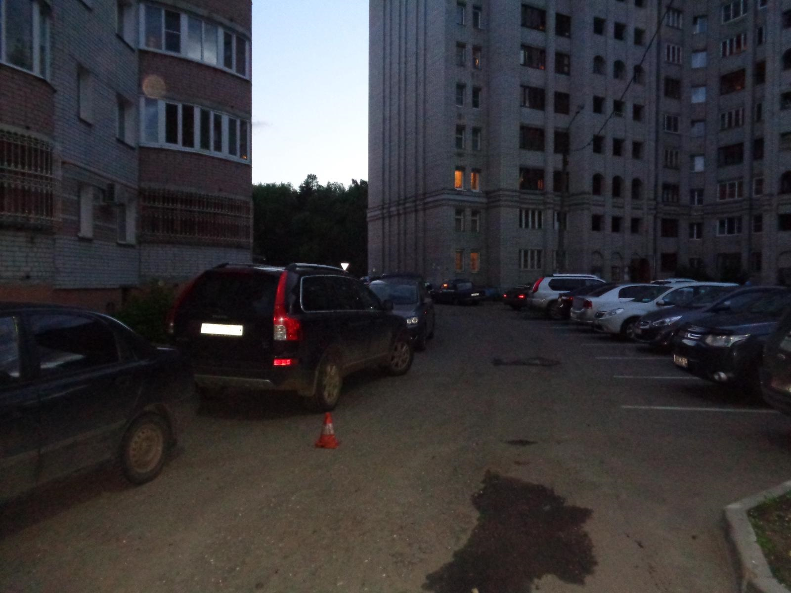 В Ярославле водитель «БМВ» сбил во дворе 5-летнего мальчика