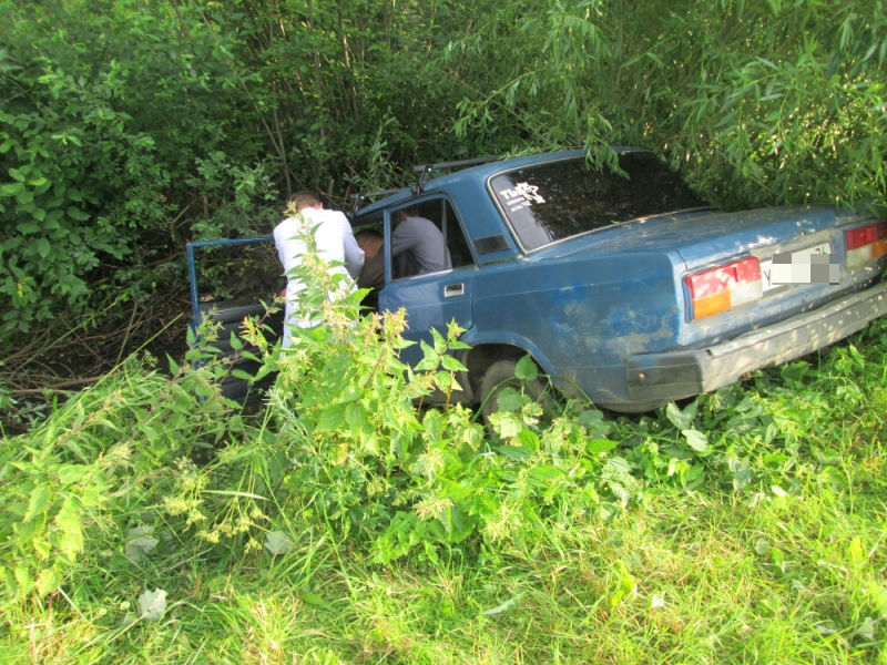 В Ярославской области 60-летний водитель на «Жигулях» съехал в кювет