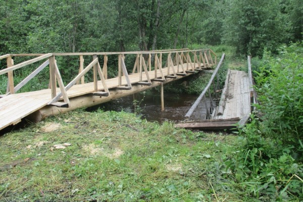 В Ярославской области в деревне, отрезанной от мира, построили новый мост
