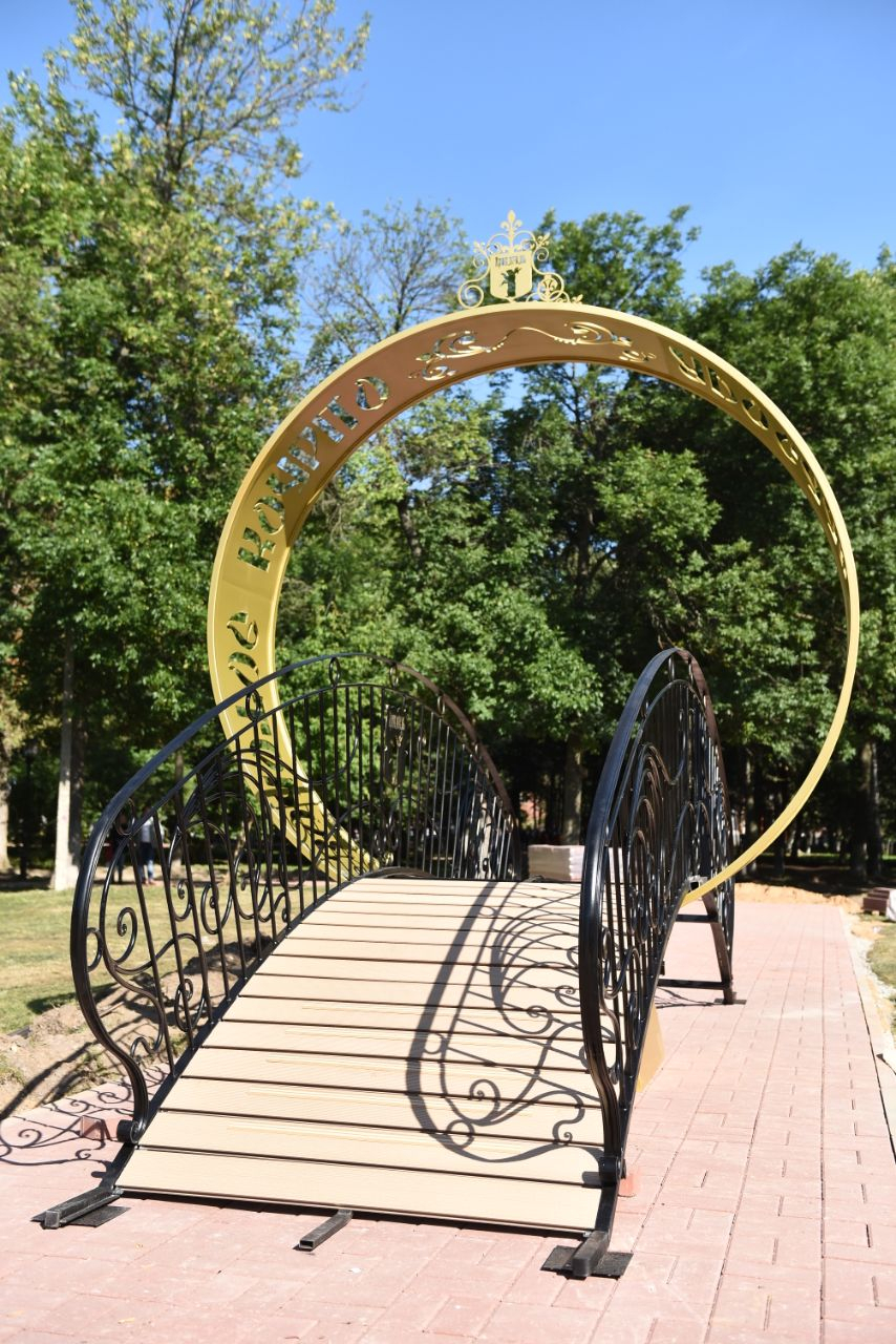 В Бутусовском парке Ярославля установили инсталляцию «Золотое кольцо»