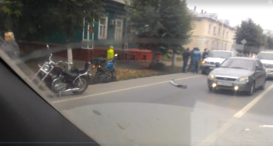 В Ярославской области из-за столкновения с иномаркой мотоциклист улетел в кювет