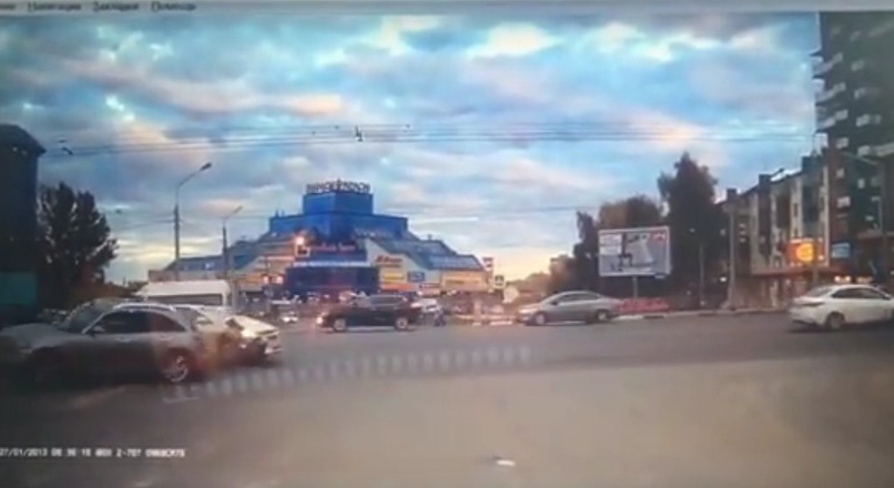 Очевидец об аварии в Ярославле: "У автоледи были сломаны кисти рук"
