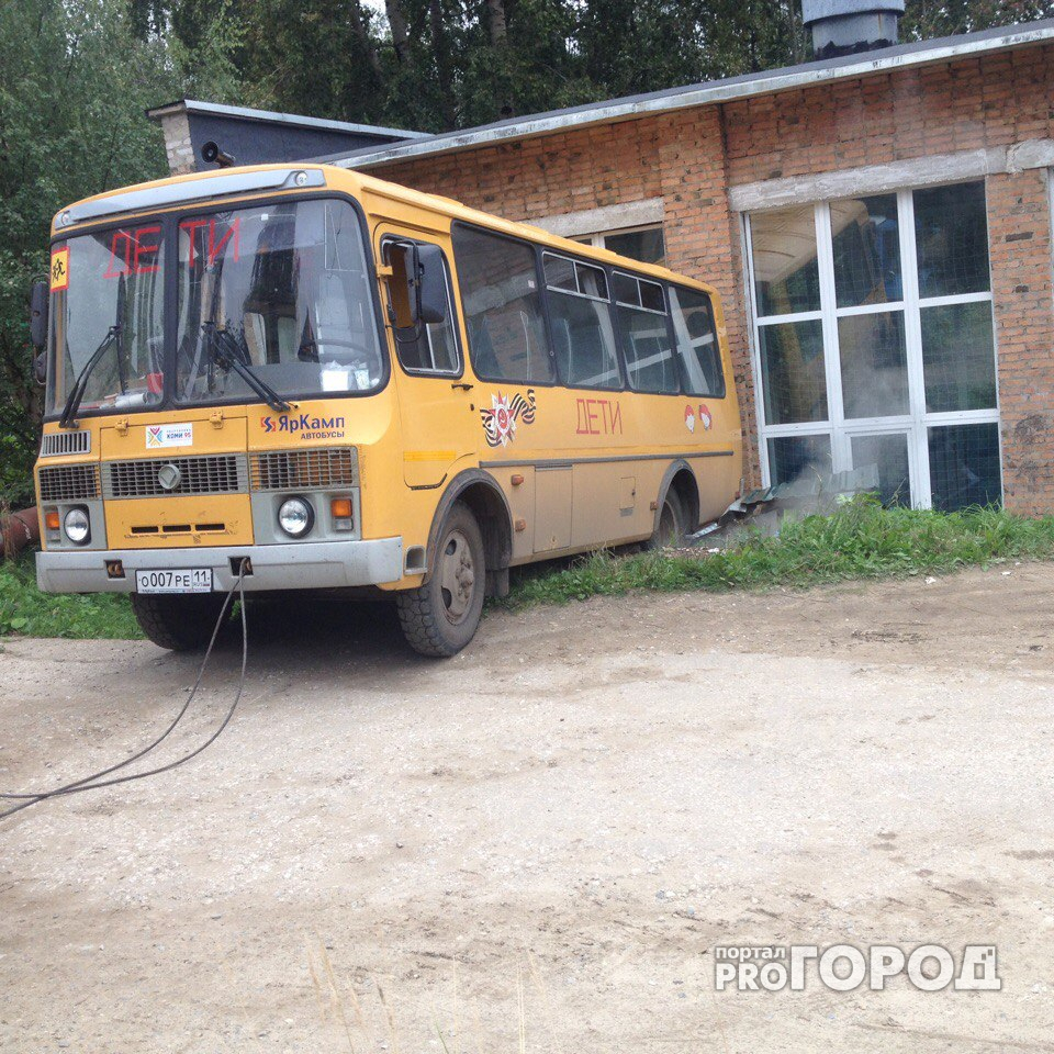 Новости России: в ДТП со школьным автобусом и лесовозом погибло трое