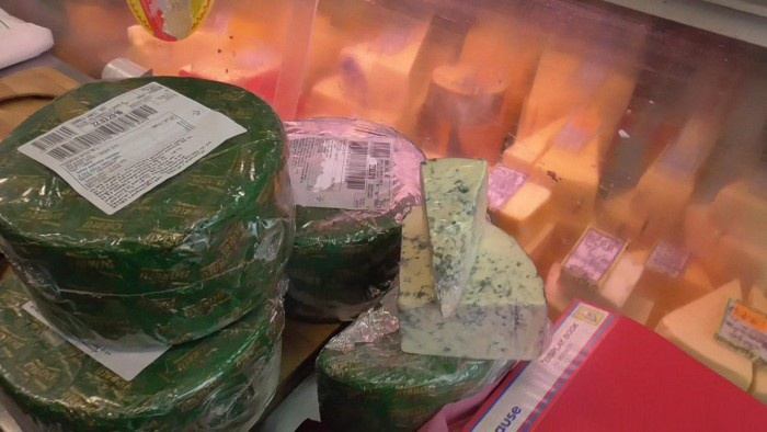 В Ярославле сожгли 27 килограммов сыра с плесенью из Германии