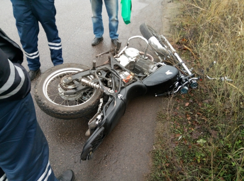 Полицейские установили водителя, сбившего мотоциклиста под Ярославлем