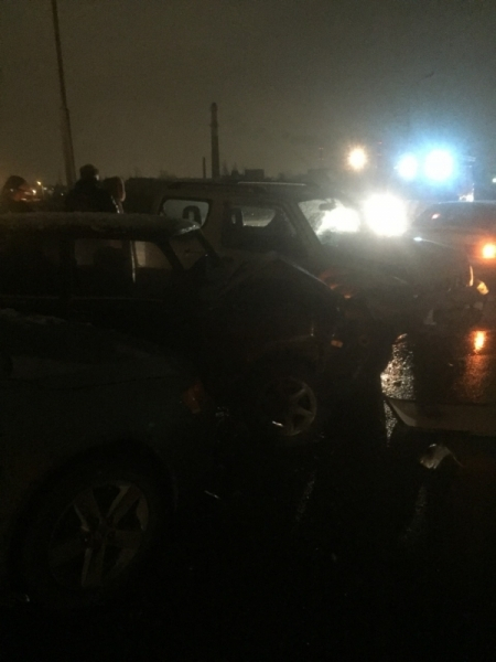День жестянщика продолжается: в Ярославле на мосту разбились три машины