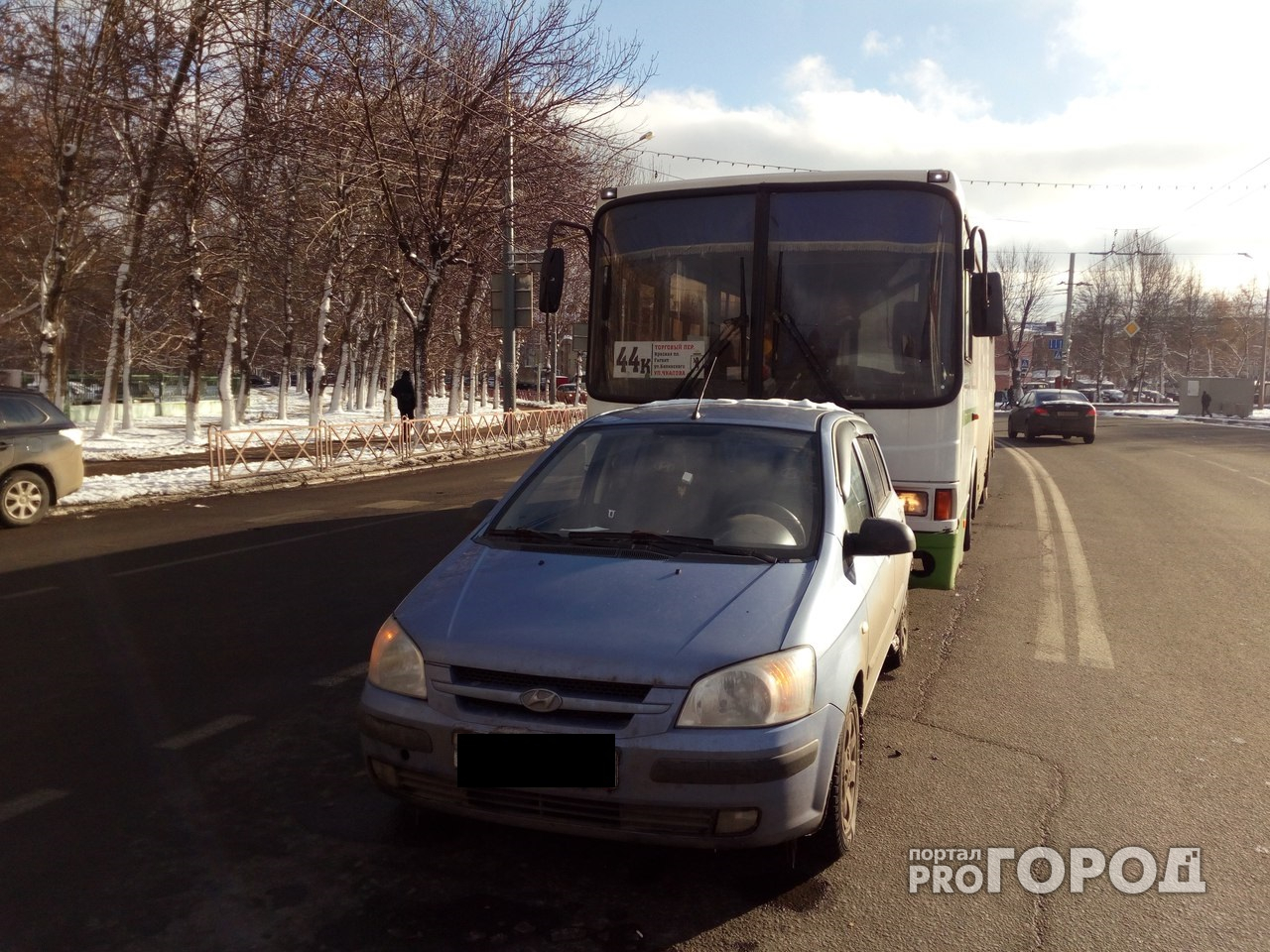 В Ярославле автобус неудачно “догнал” “Хендай”