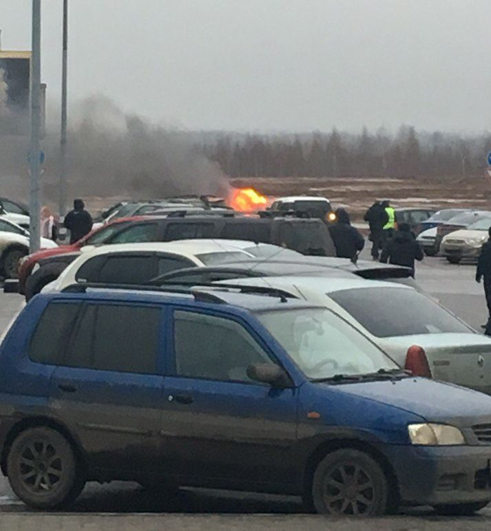 В Ярославле около «Вернисажа» загорелся автомобиль