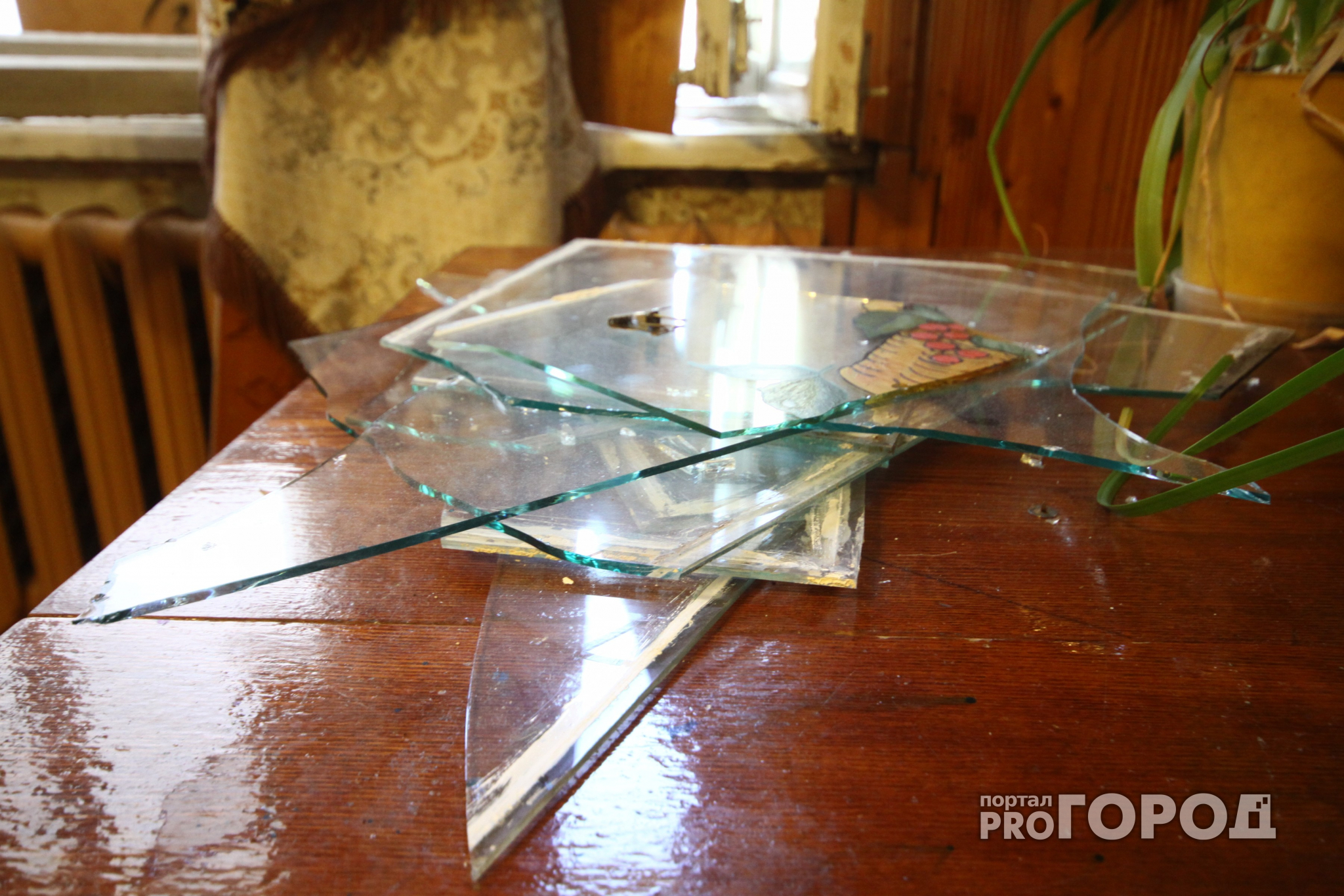 В Ярославле женщина ударила сожителя осколком стекла в живот