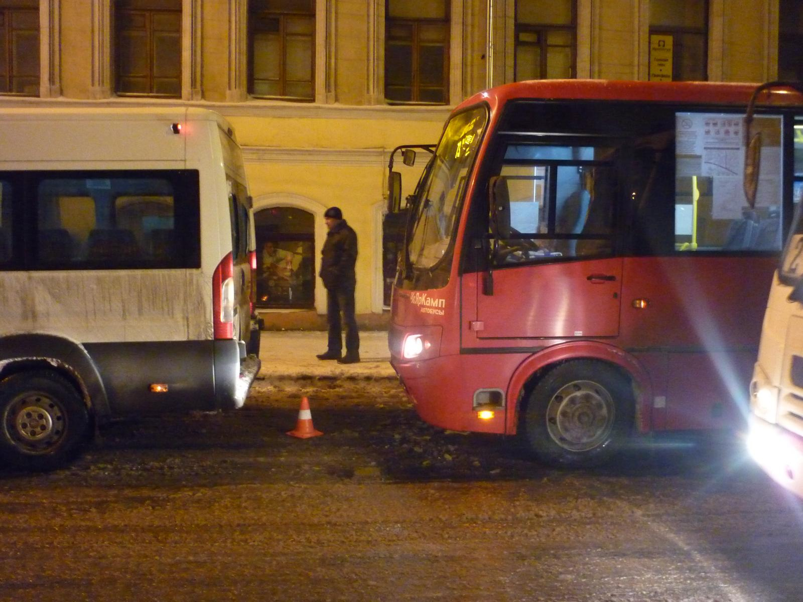 В ярославской аварии с двумя маршрутками пострадала женщина